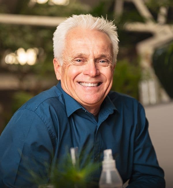 Philip Voigt, life and decision coach in Gqeberha, smiling during a coaching session